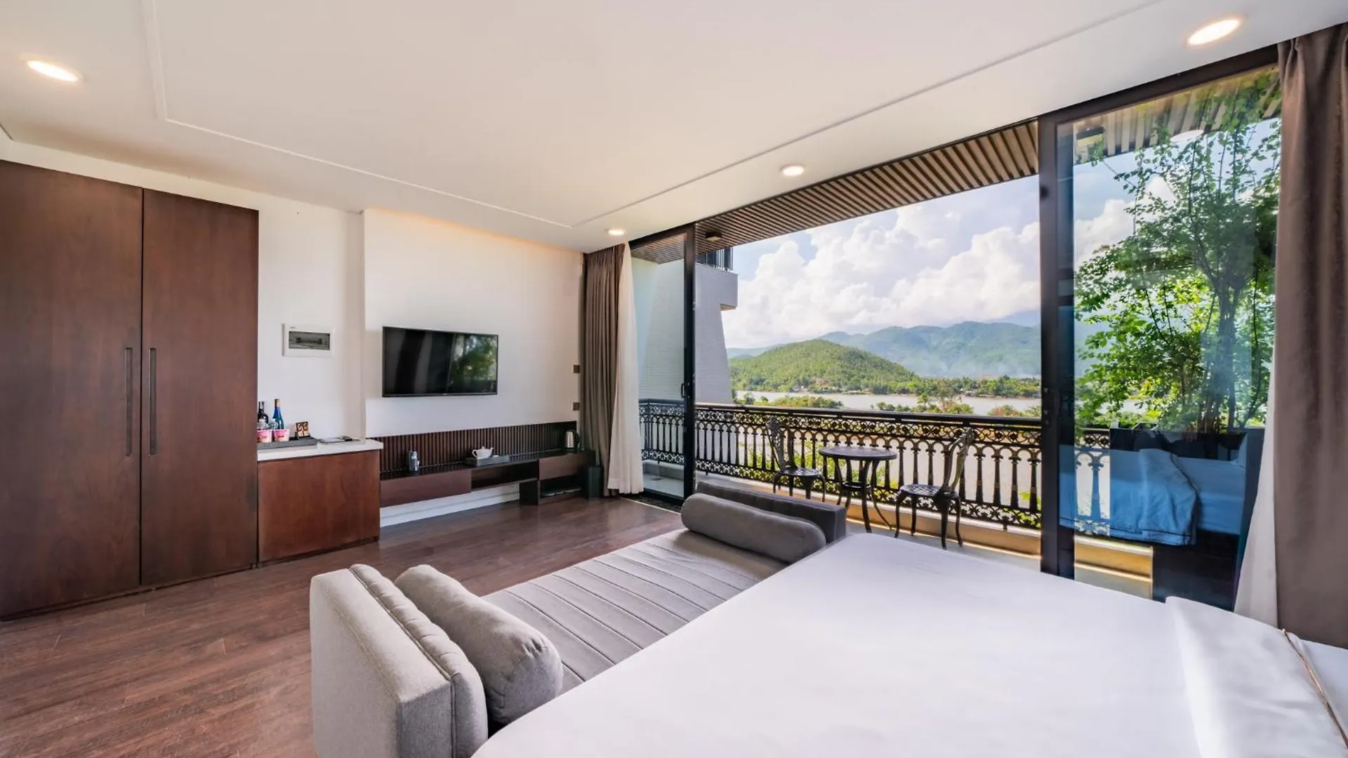 Hotel Cami Riverside Resort Da Nang
