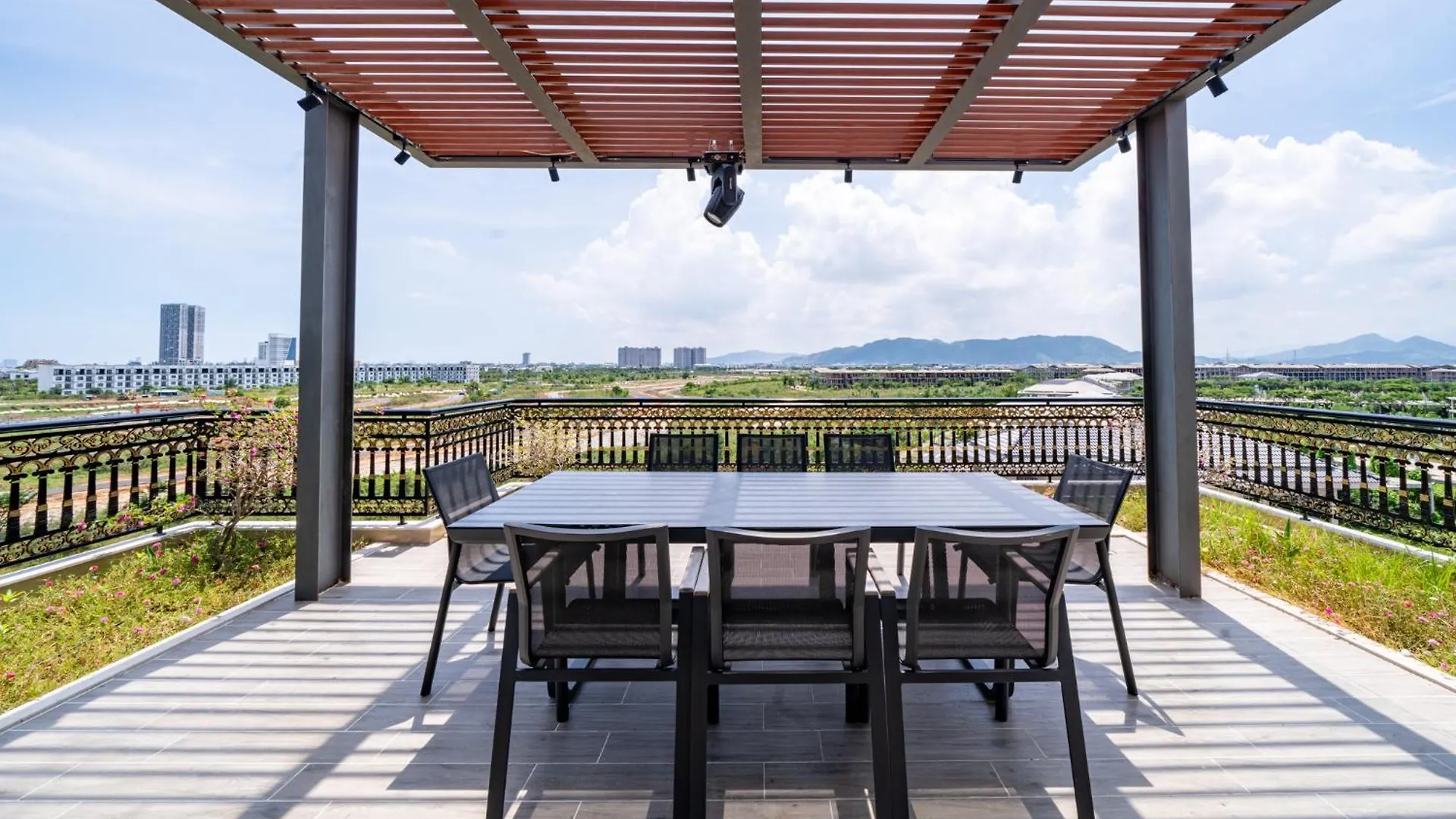 Cami Riverside Resort Da Nang Hotel