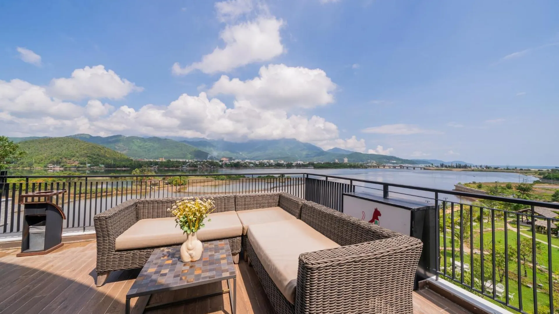 Cami Riverside Resort Da Nang 4*,
