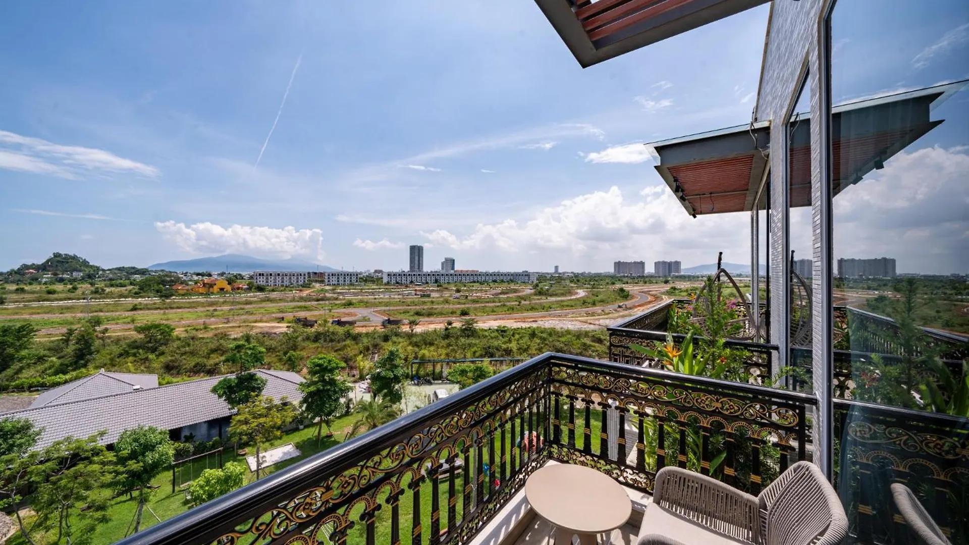 Cami Riverside Resort Da Nang