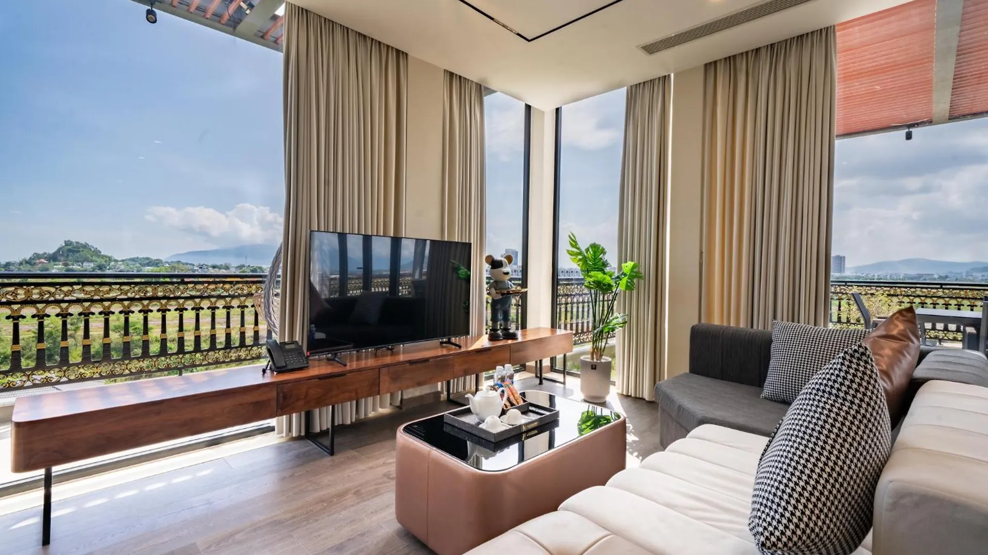 Cami Riverside Resort Da Nang Vietnam