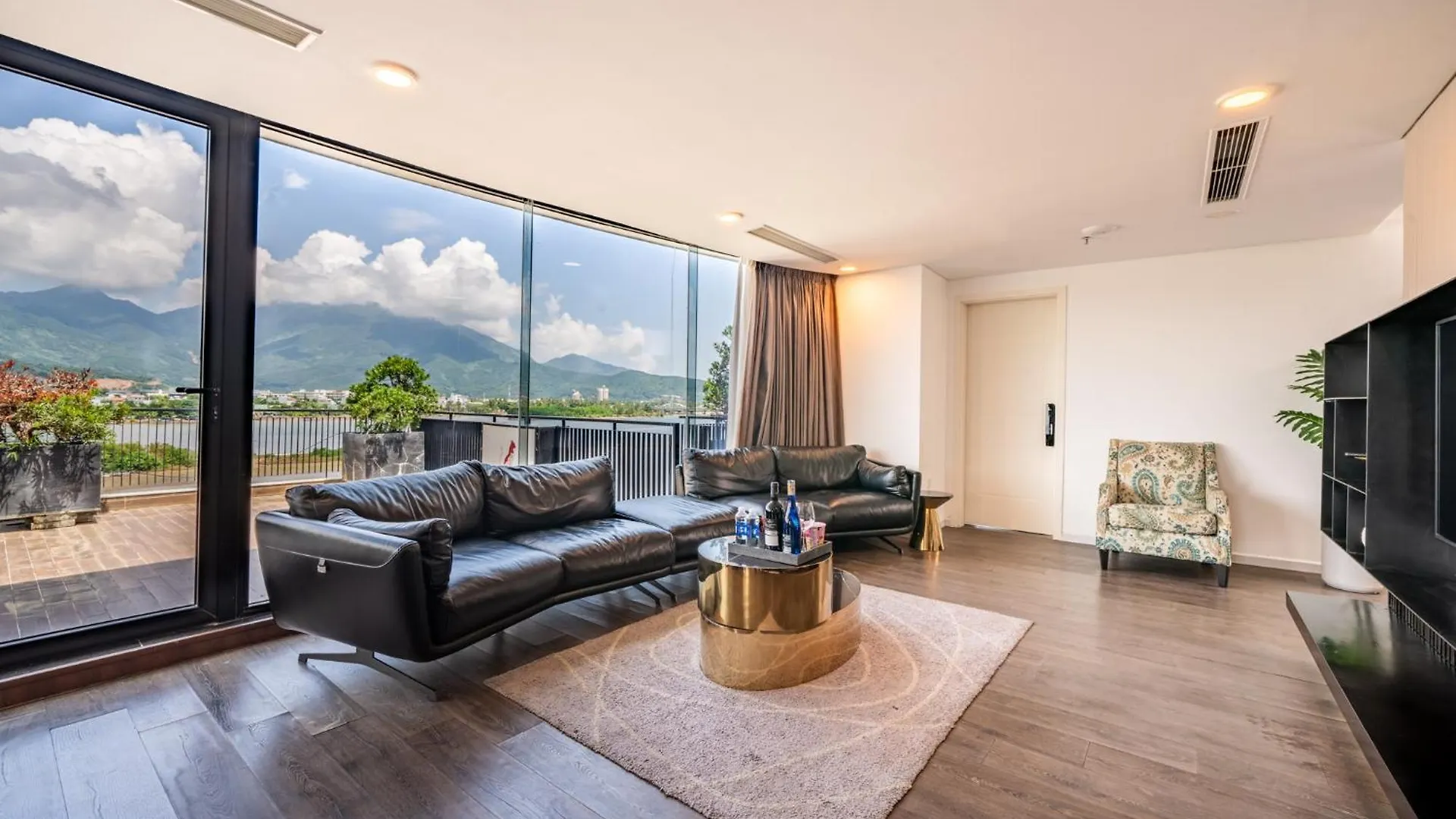 Cami Riverside Resort Da Nang