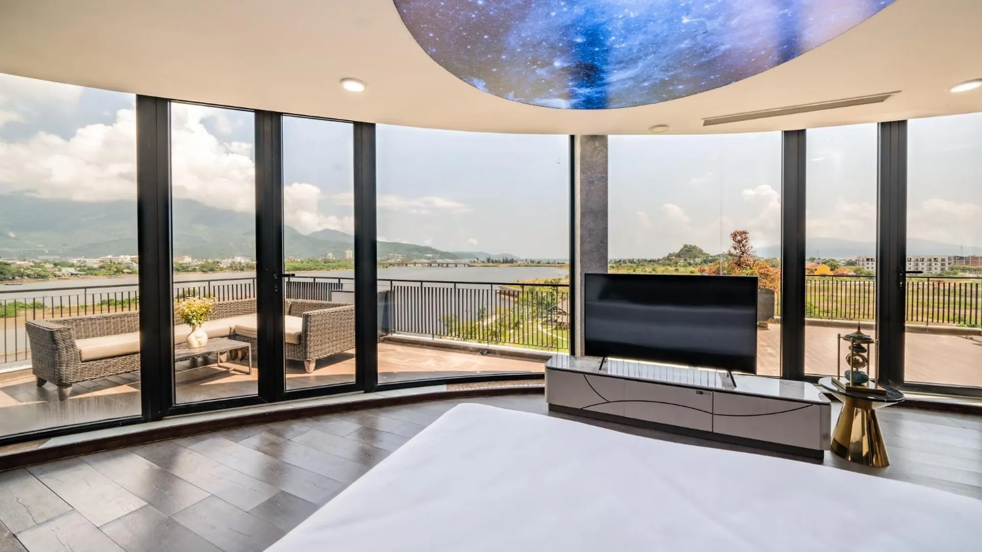 Cami Riverside Resort Da Nang