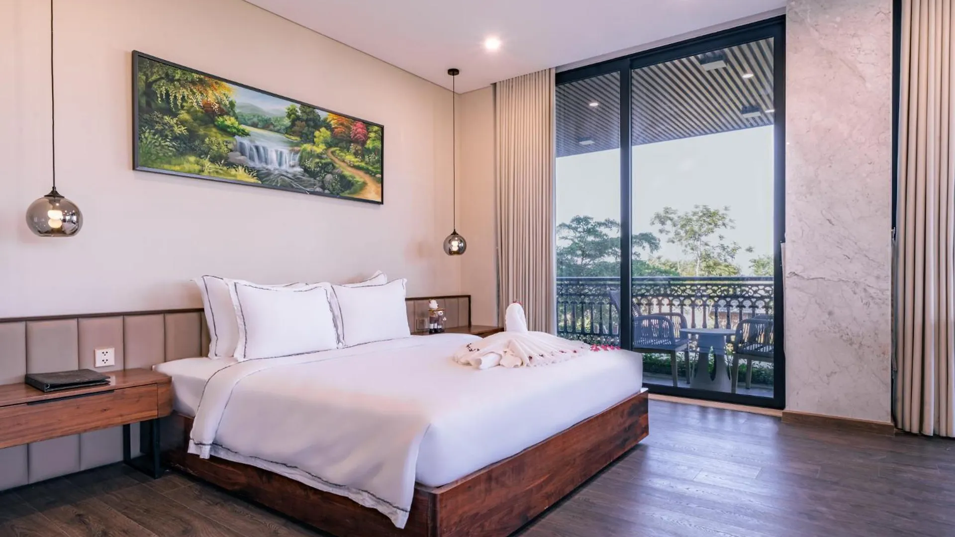 Cami Riverside Resort Da Nang 4*,