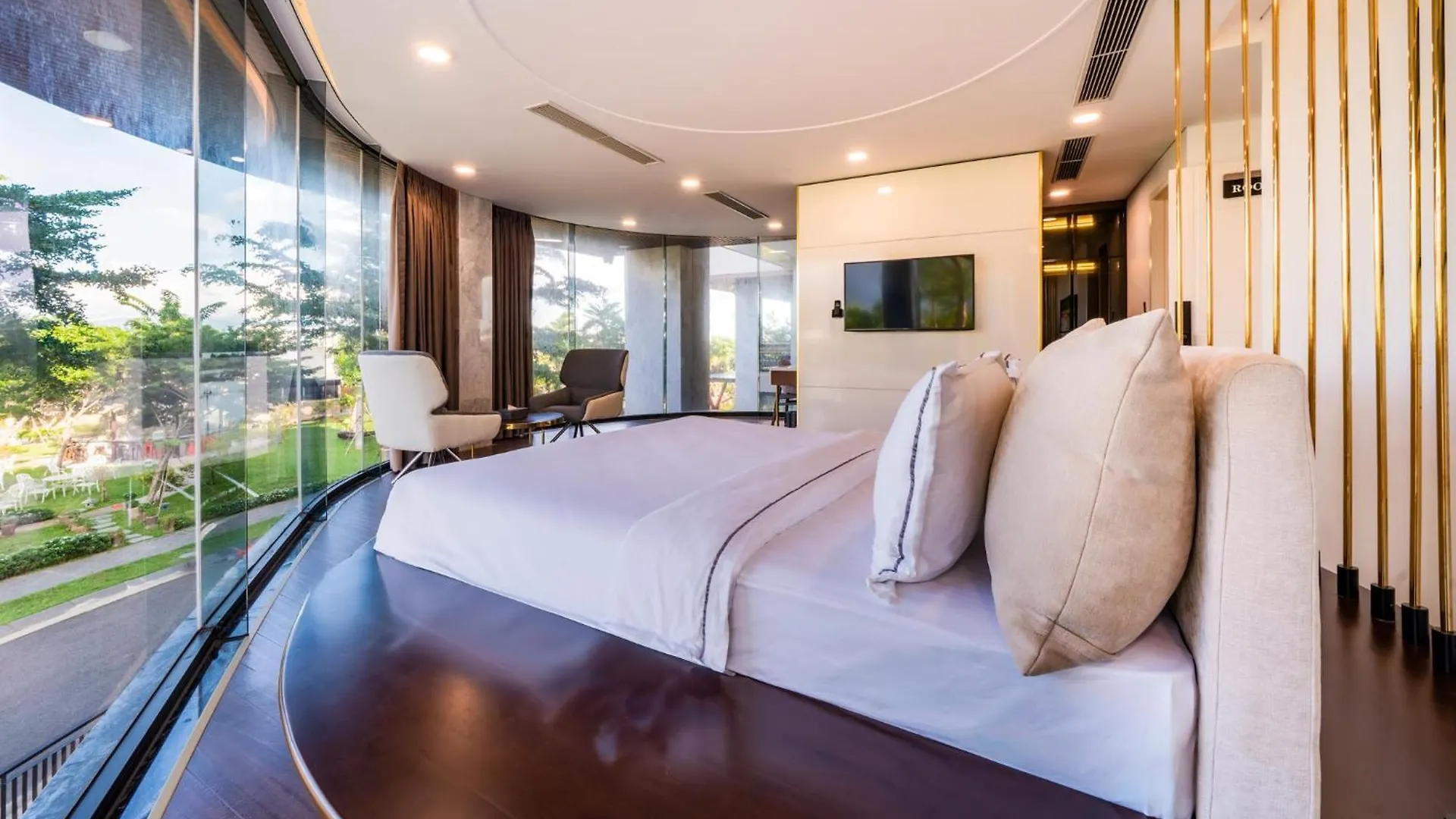 Cami Riverside Resort Da Nang 4*,