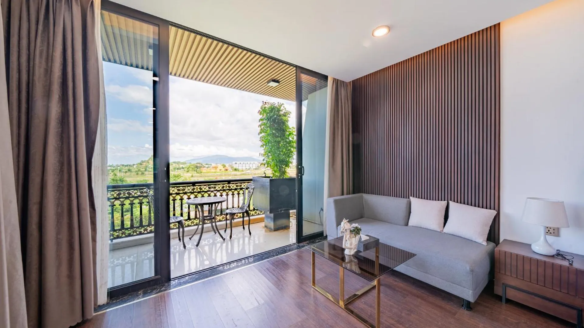 Cami Riverside Resort Da Nang Hotel