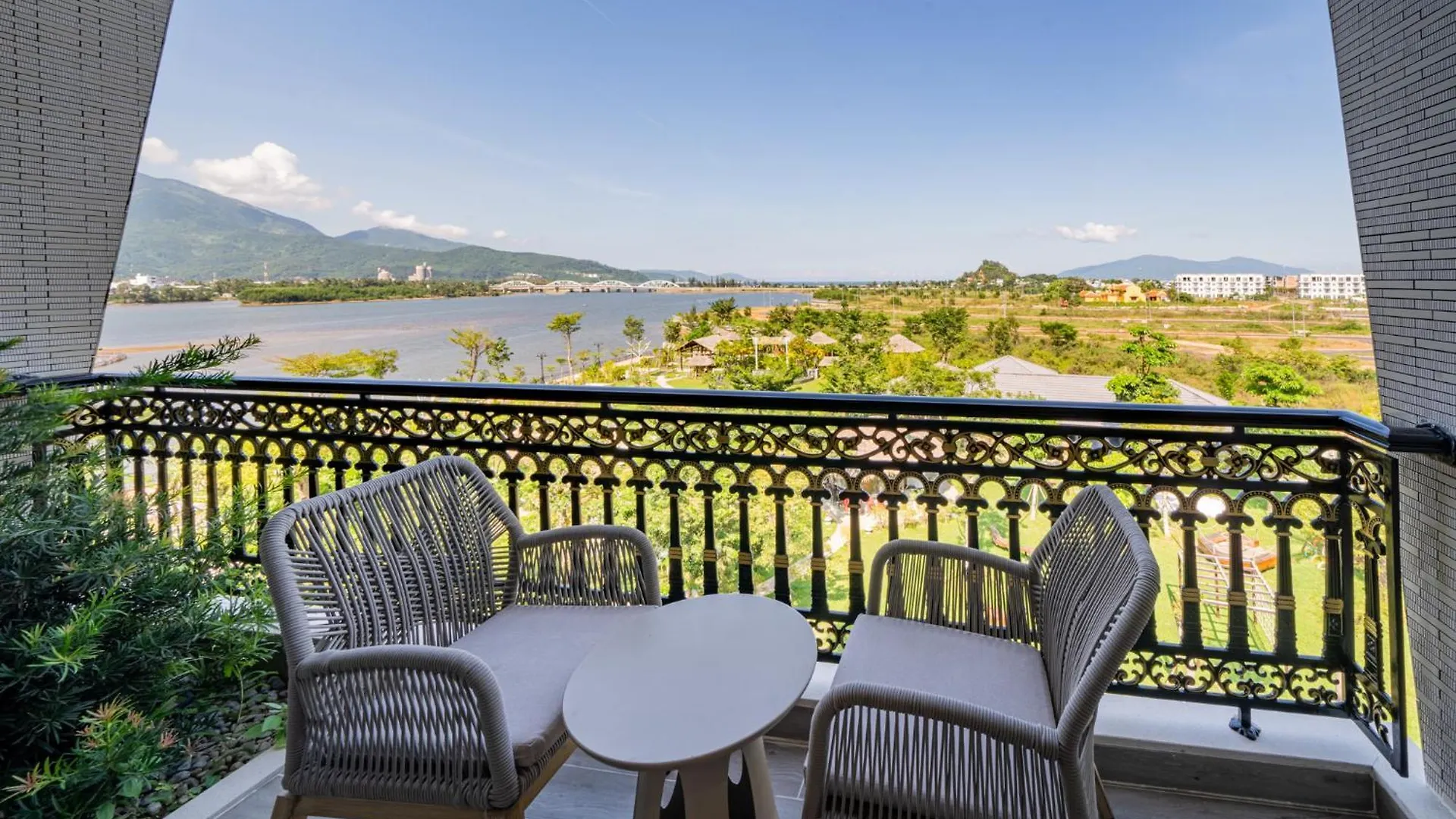 Cami Riverside Resort Da Nang
