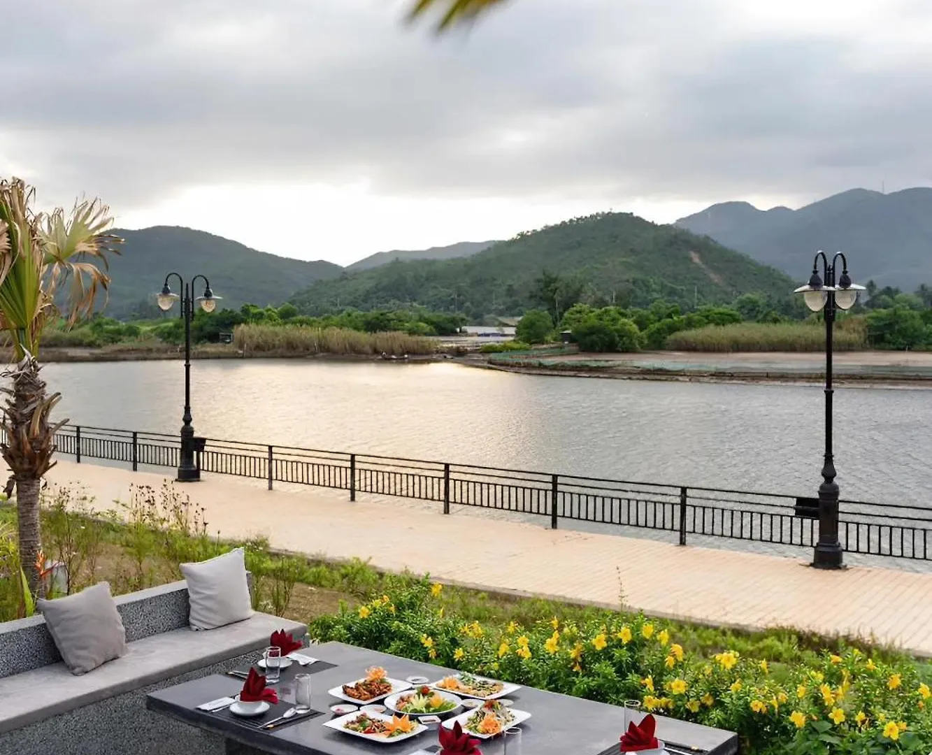 Cami Riverside Resort Da Nang Vietnam